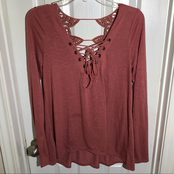 coco + jaimeson Tops - CoCo + Jaimeson Buckle Lace Rose Top